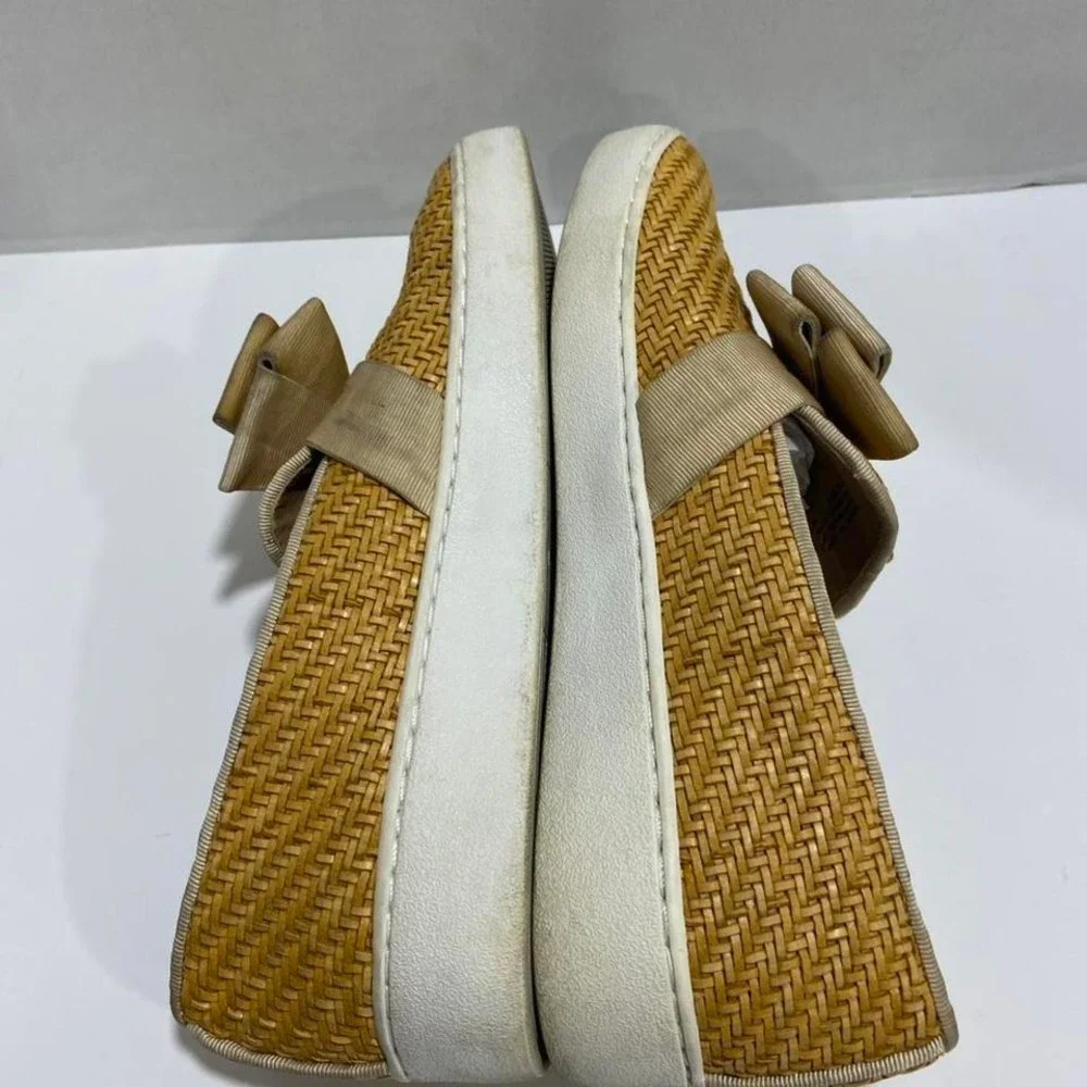 Michael Kors Tan and cream woven bow slip on shoes sneaker women 6.5. SKU486